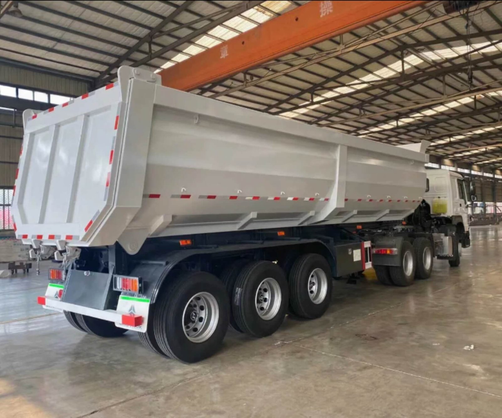 3 Axle Crawler-Type Tipper Dump Box Trailer