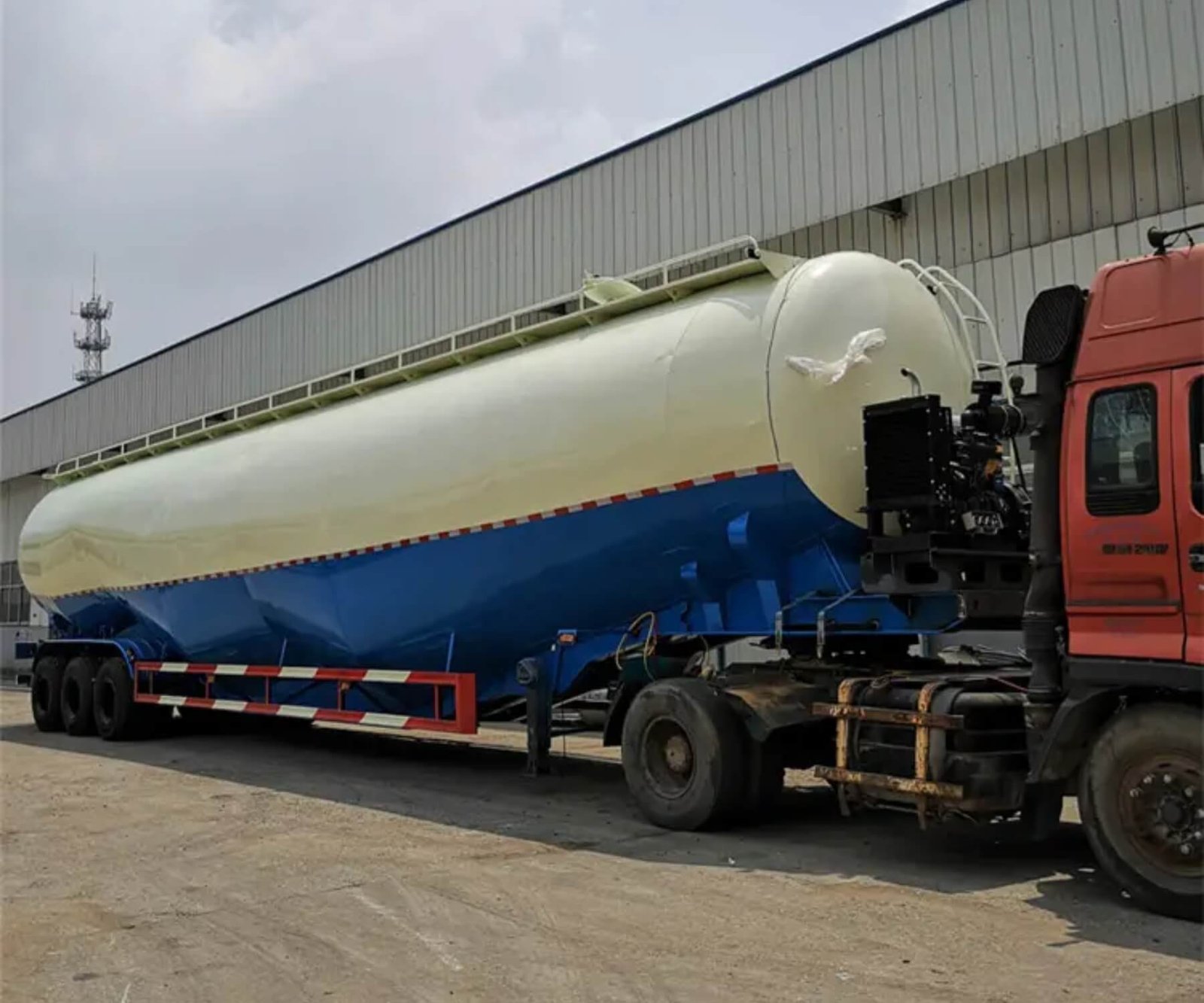 30 to 70 CBM Banana-Shaped Pneumatic & Dry Bulk Cement Bulker Trailers - Image 3
