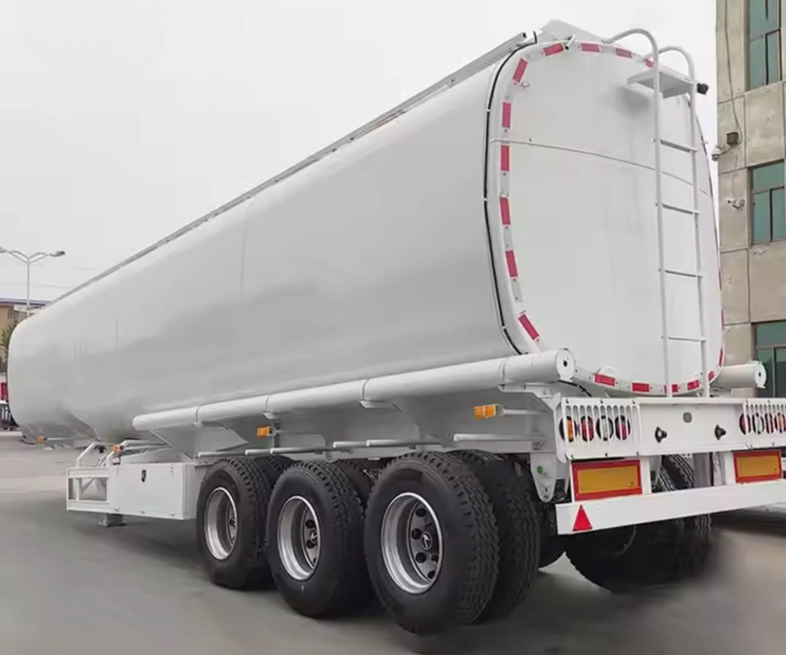 45000 Liters Diesel Fuel Trailer, Diesel Tank Trailer for Sale - Image 2