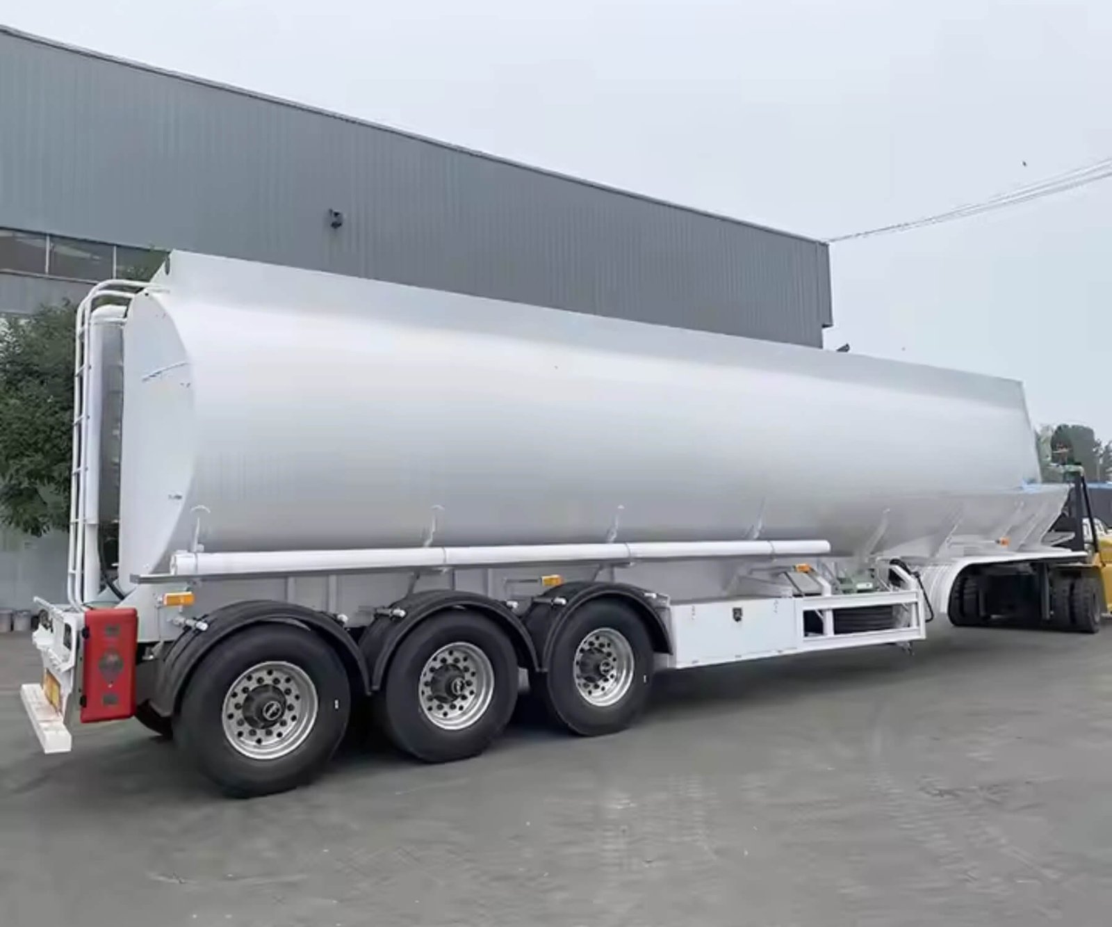 45000 Liters Diesel Fuel Trailer, Diesel Tank Trailer for Sale - Image 3