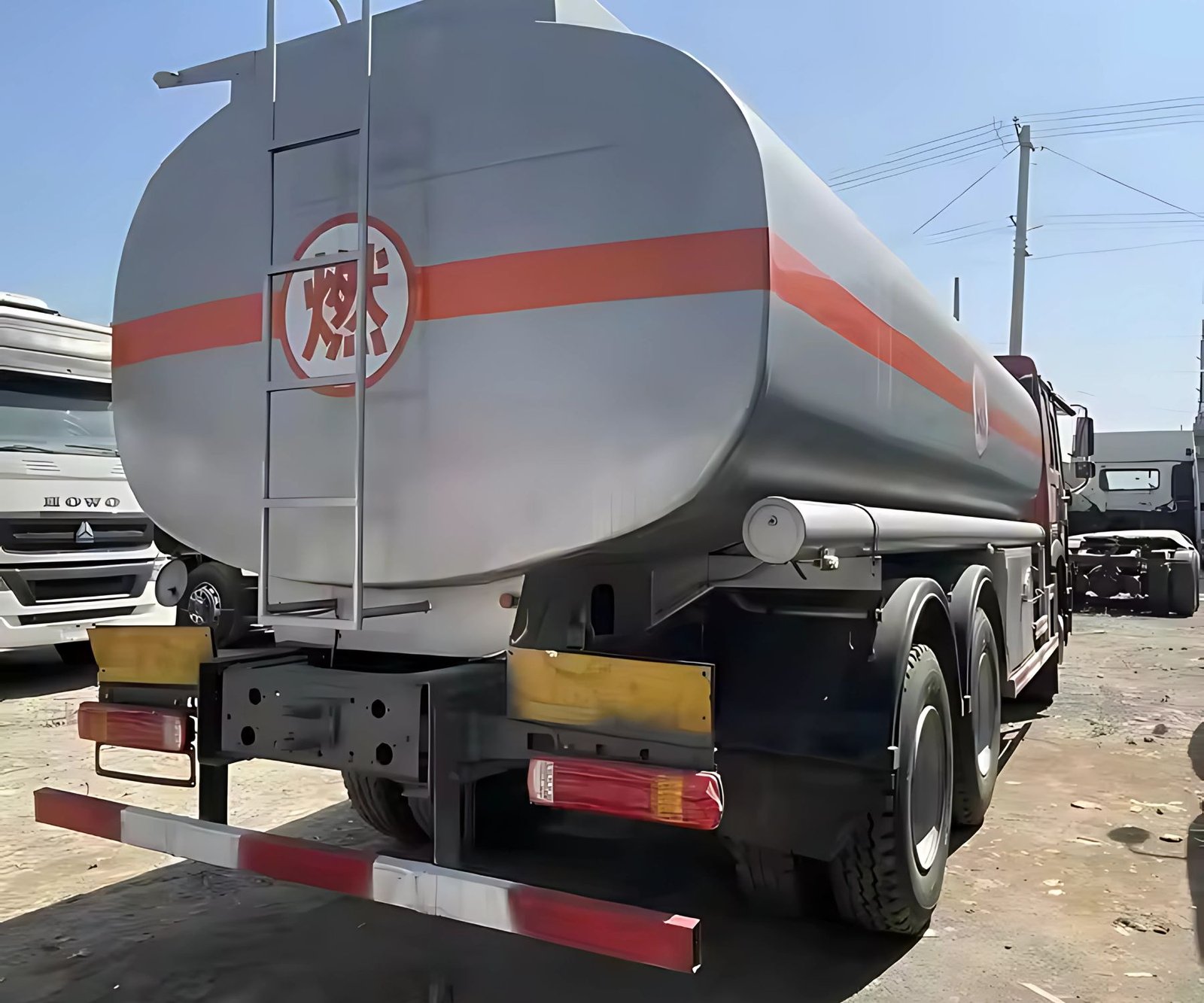 HOWO 10 Tyres 18000L Fuel Oil Tank Truck - Image 4