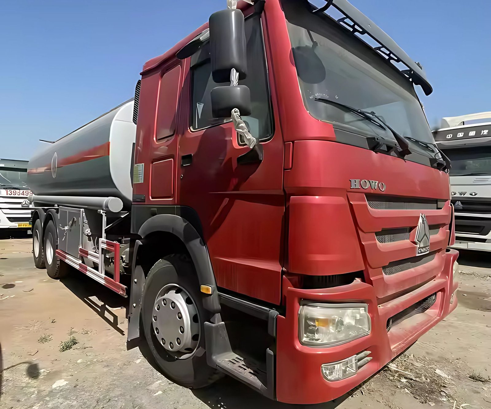 HOWO 10 Tyres 18000L Fuel Oil Tank Truck - Image 3