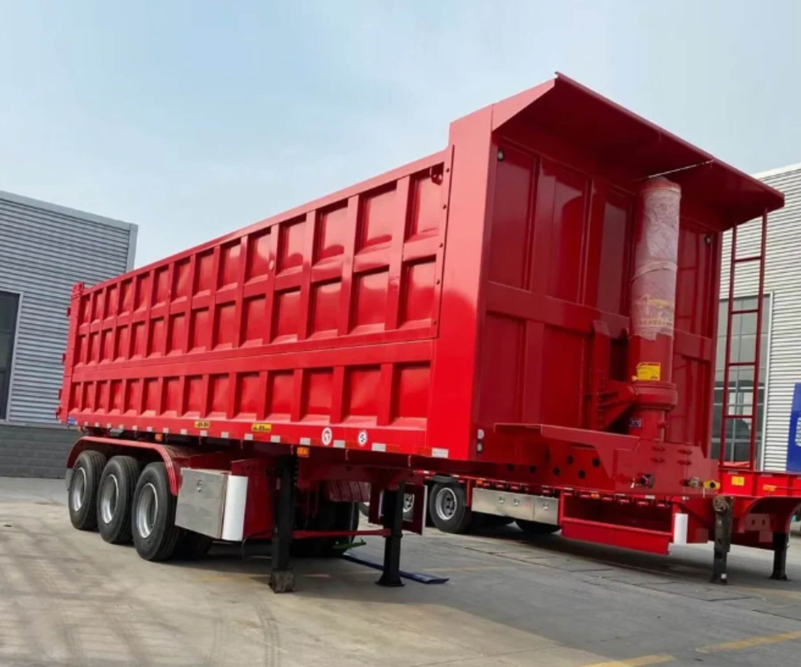 Heavy-duty Tri Axle Semi Tipper With Hydraulic U-Body for Sale in Senegal - Image 2