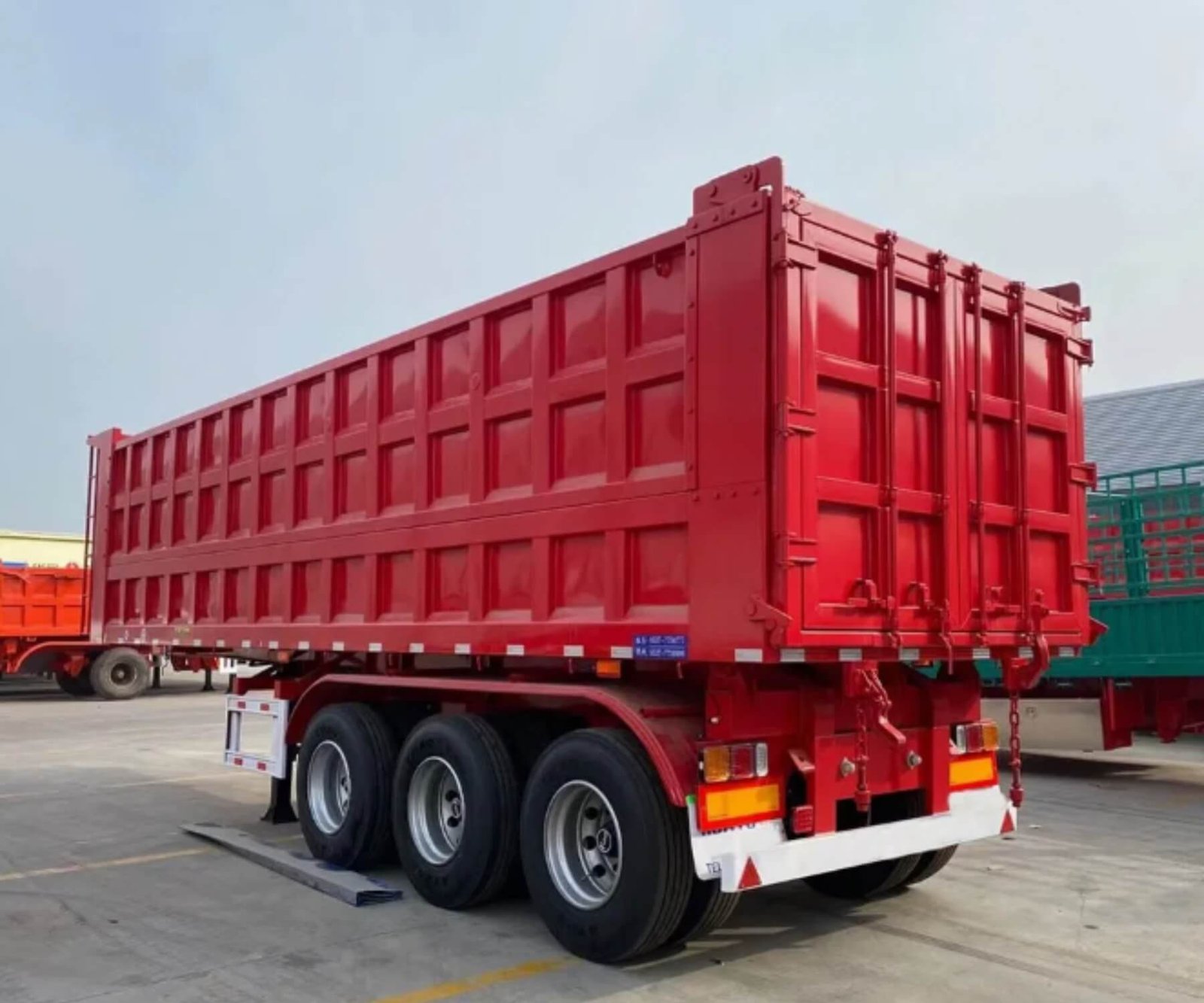 Heavy-duty Tri Axle Semi Tipper With Hydraulic U-Body for Sale in Senegal - Image 4