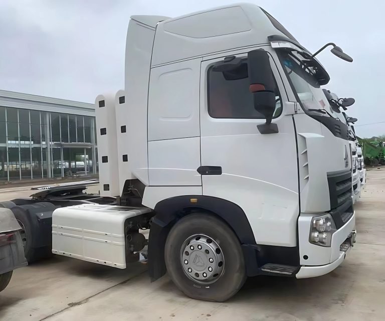 CHINA SINO-TRUCK HOWO A7 4×2 Tractor Head 420 HP 6 Wheels